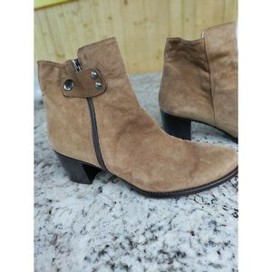 Manolo Suede Butterscotch Zip Snap Booties SZ 41 (US 9) Spain Plumer Menorca